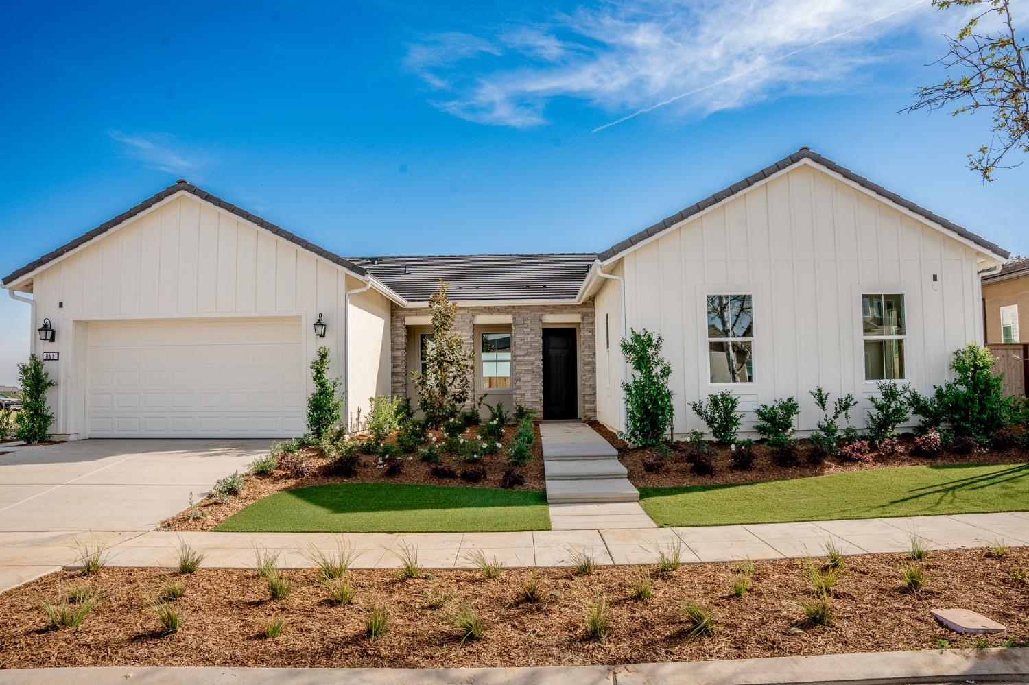 951 Beaver Pond Loop, Madera, CA 93636