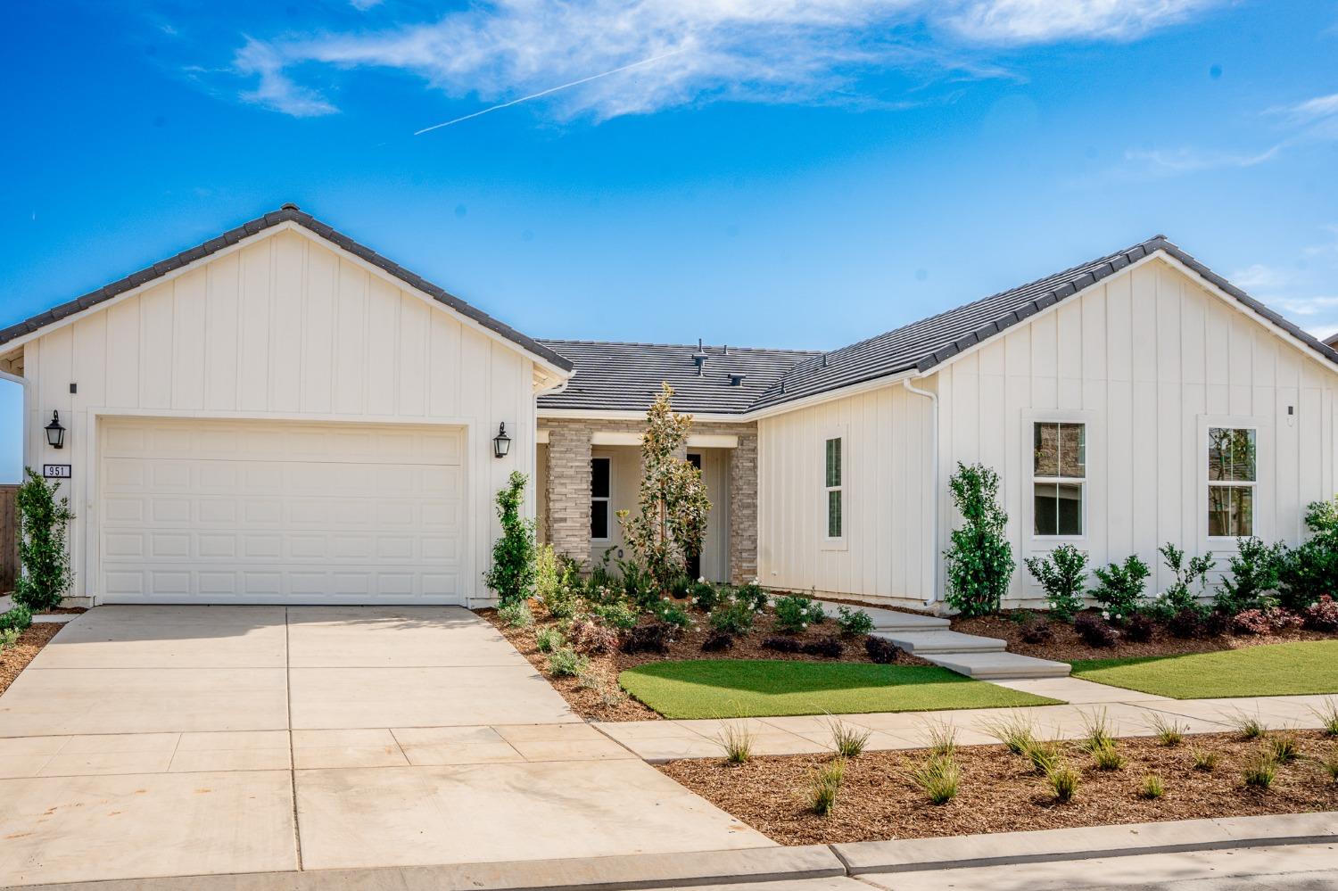 951 Beaver Pond Loop, Madera, CA 93636