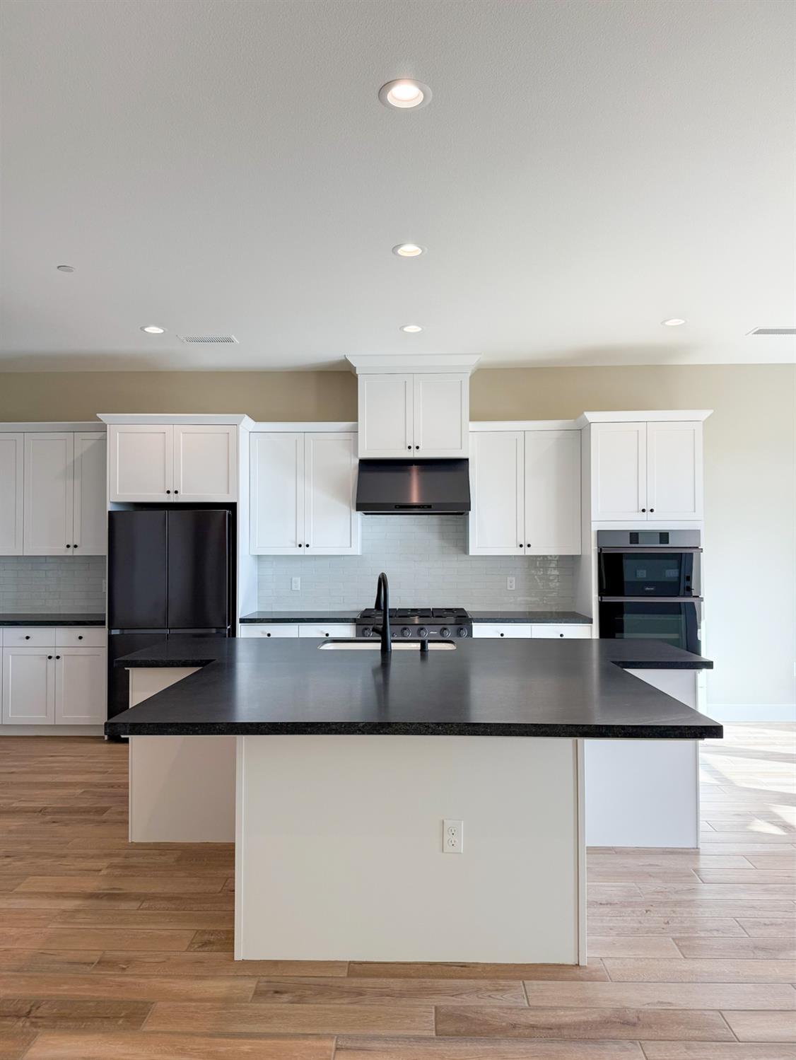 951 Beaver Pond Loop, Madera, CA 93636