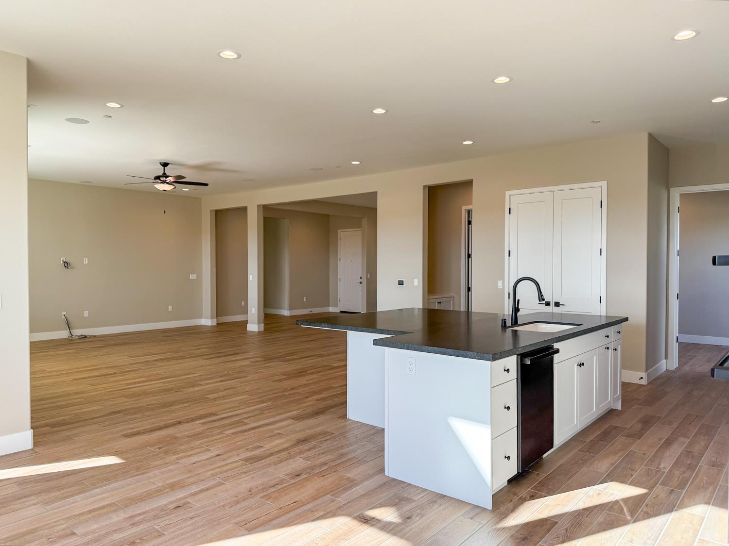 951 Beaver Pond Loop, Madera, CA 93636