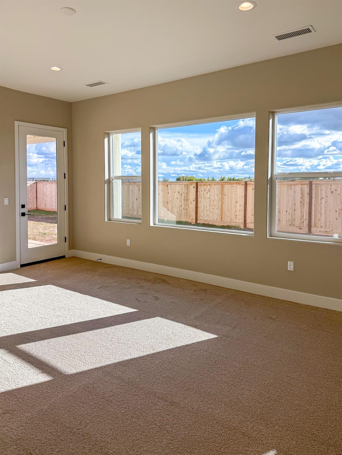 951 Beaver Pond Loop, Madera, CA 93636