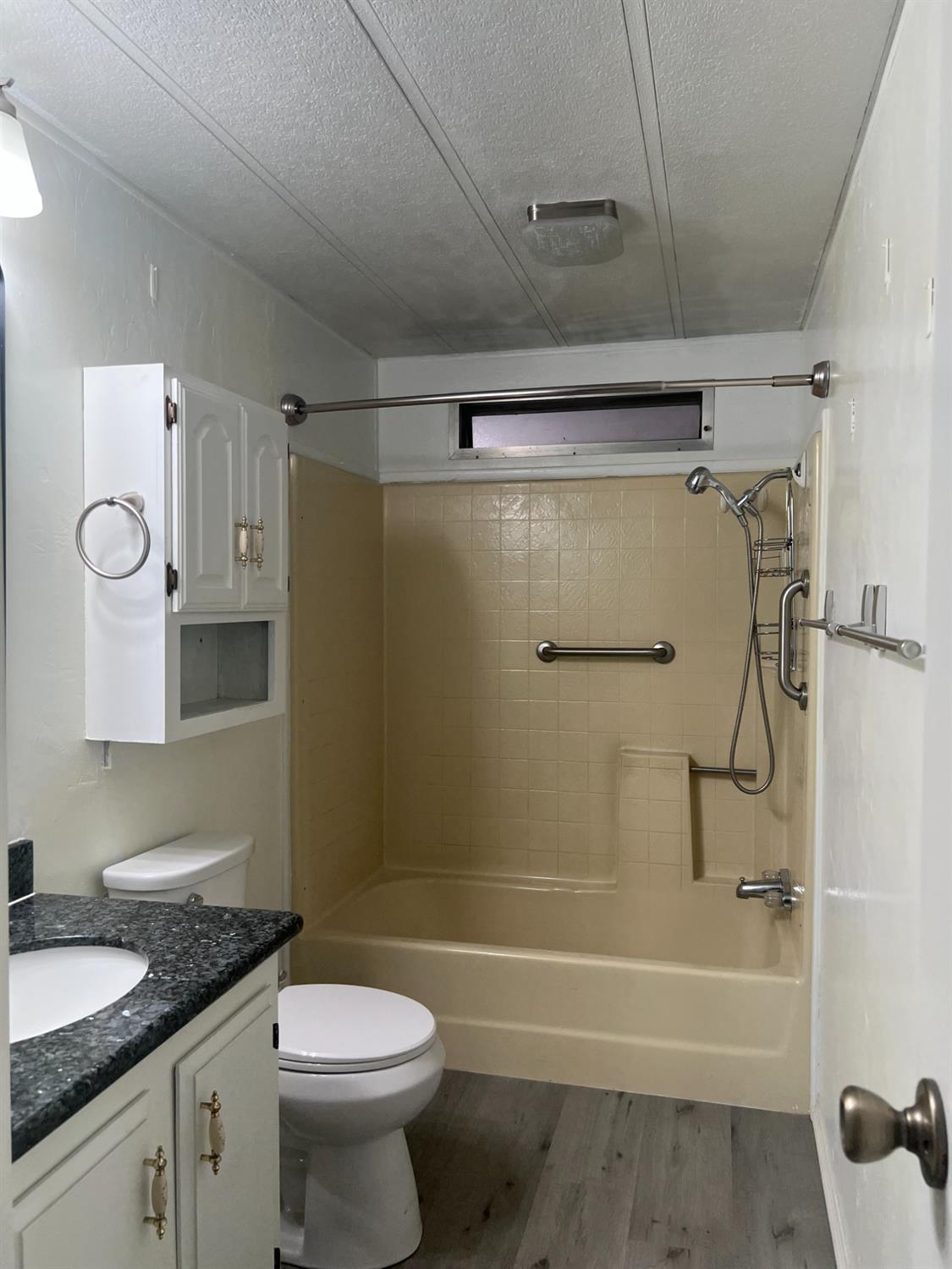 371 Bethel Ave #102, Sanger, CA 93657