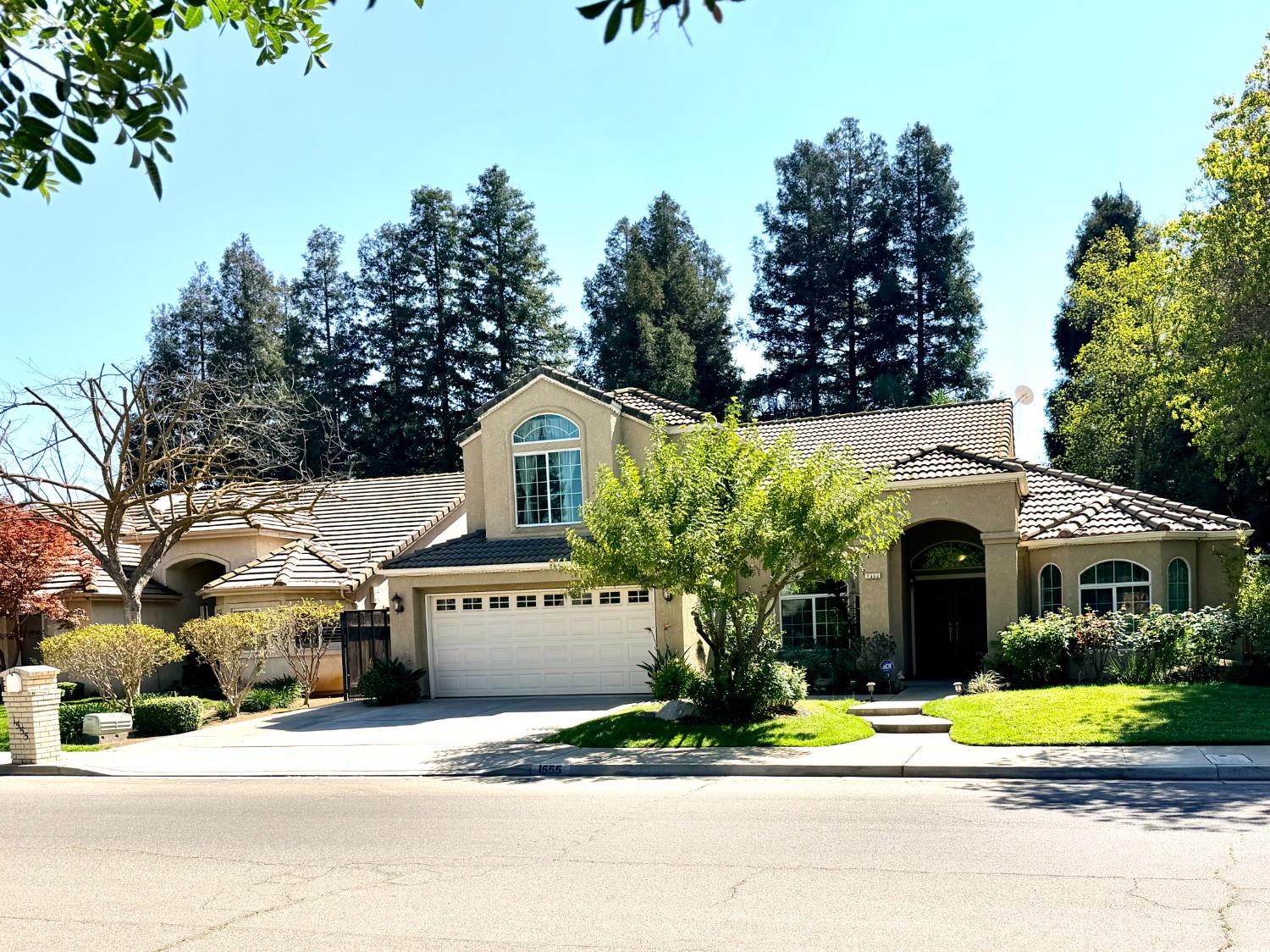 1555 E Emerald Ave, Fresno, CA 93720