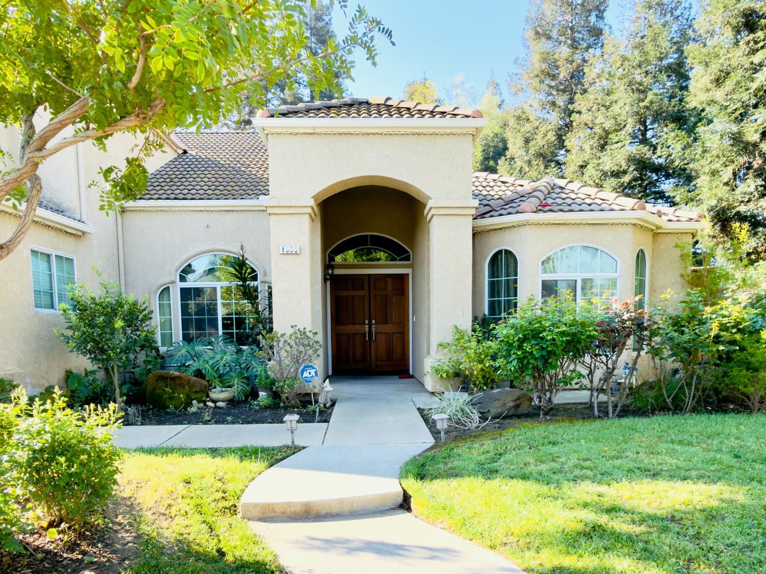 1555 E Emerald Ave, Fresno, CA 93720