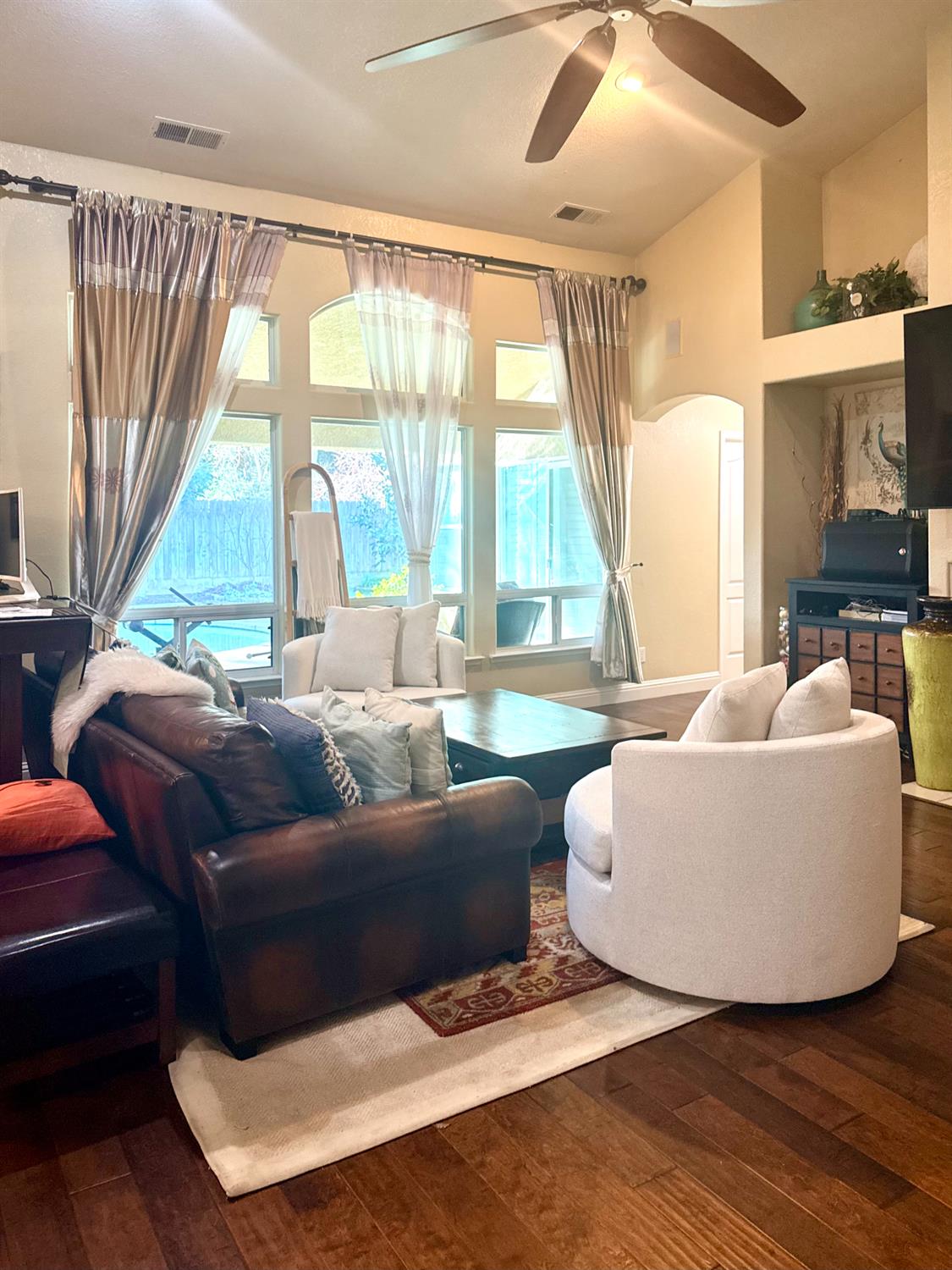 1555 E Emerald Ave, Fresno, CA 93720