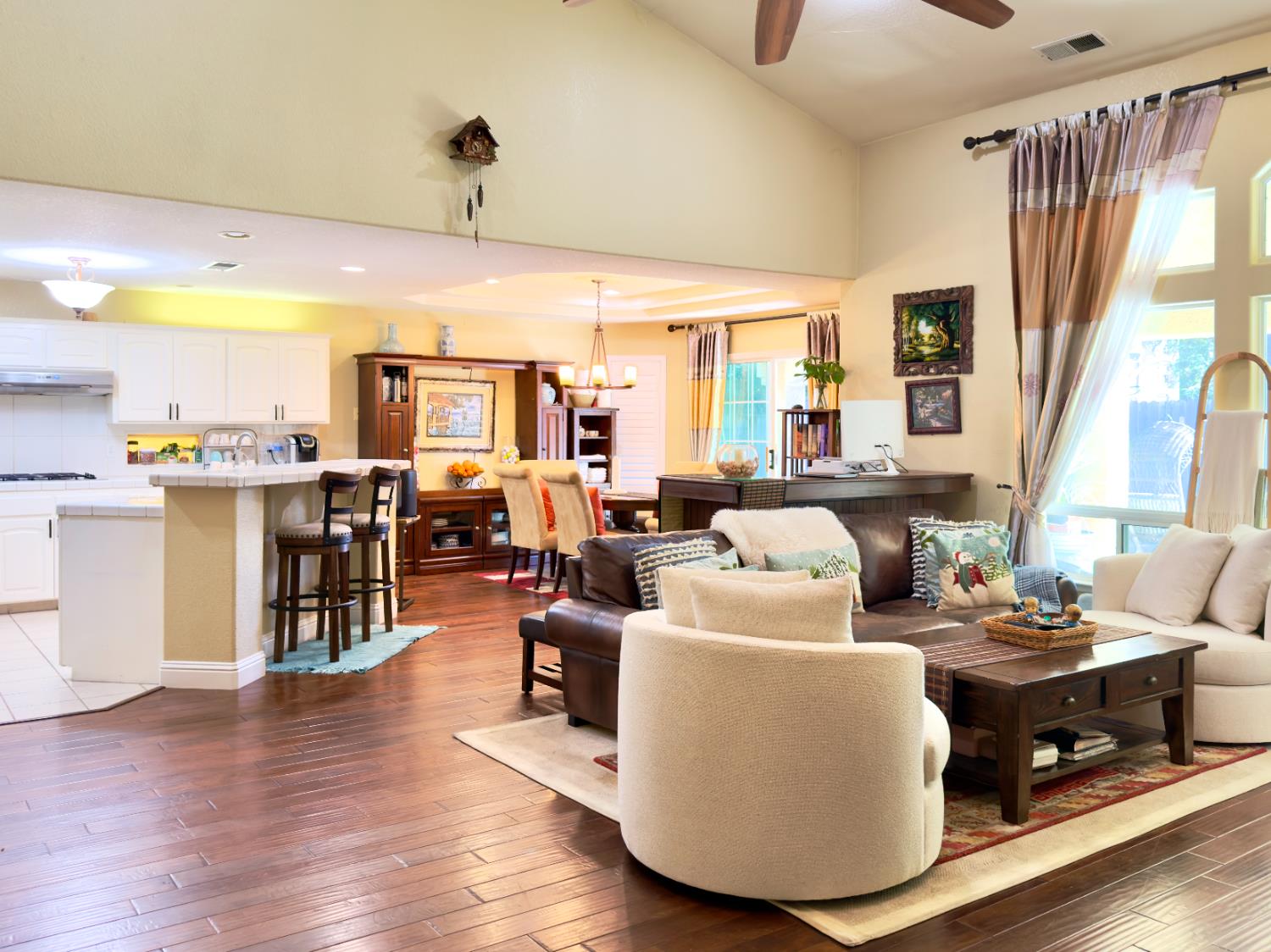 1555 E Emerald Ave, Fresno, CA 93720