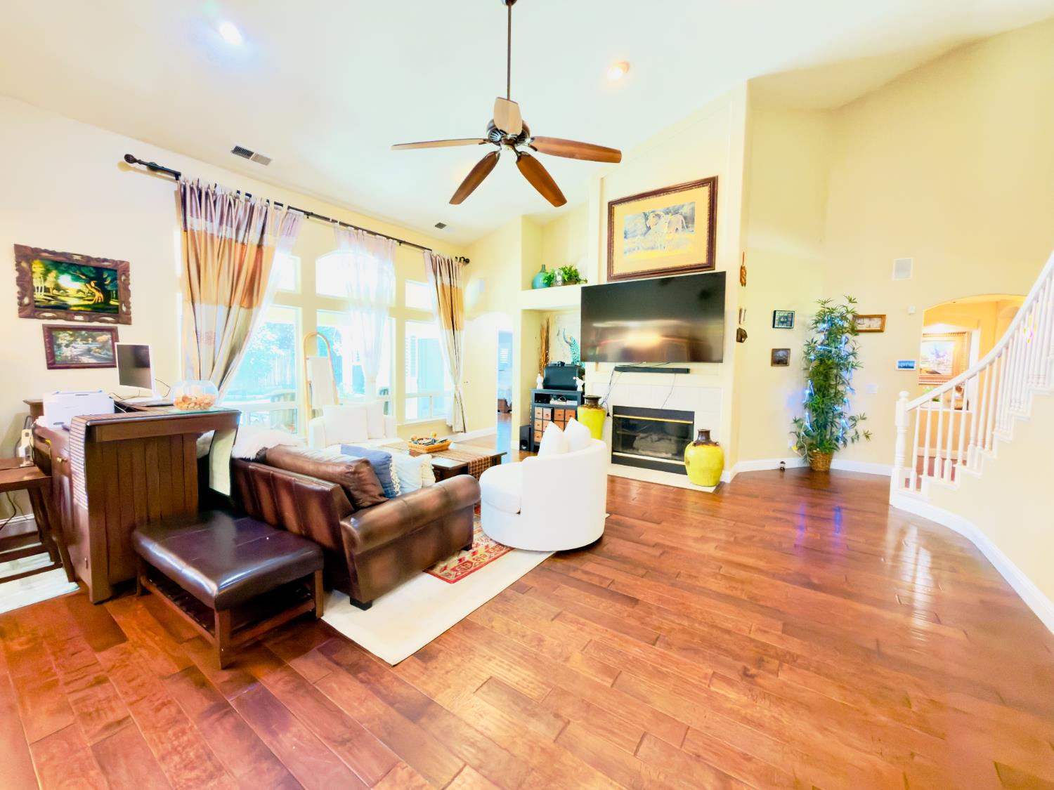 1555 E Emerald Ave, Fresno, CA 93720