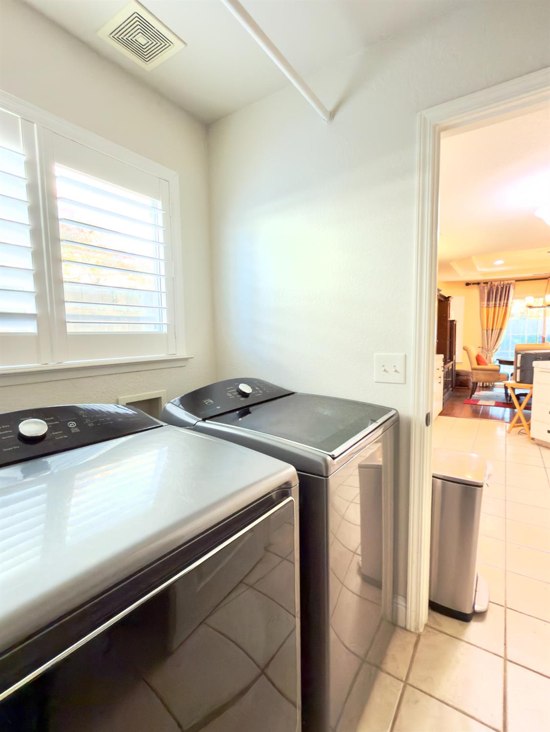 1555 E Emerald Ave, Fresno, CA 93720