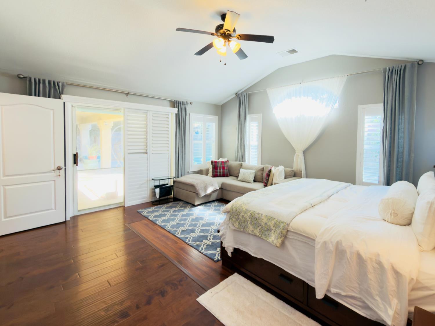 1555 E Emerald Ave, Fresno, CA 93720