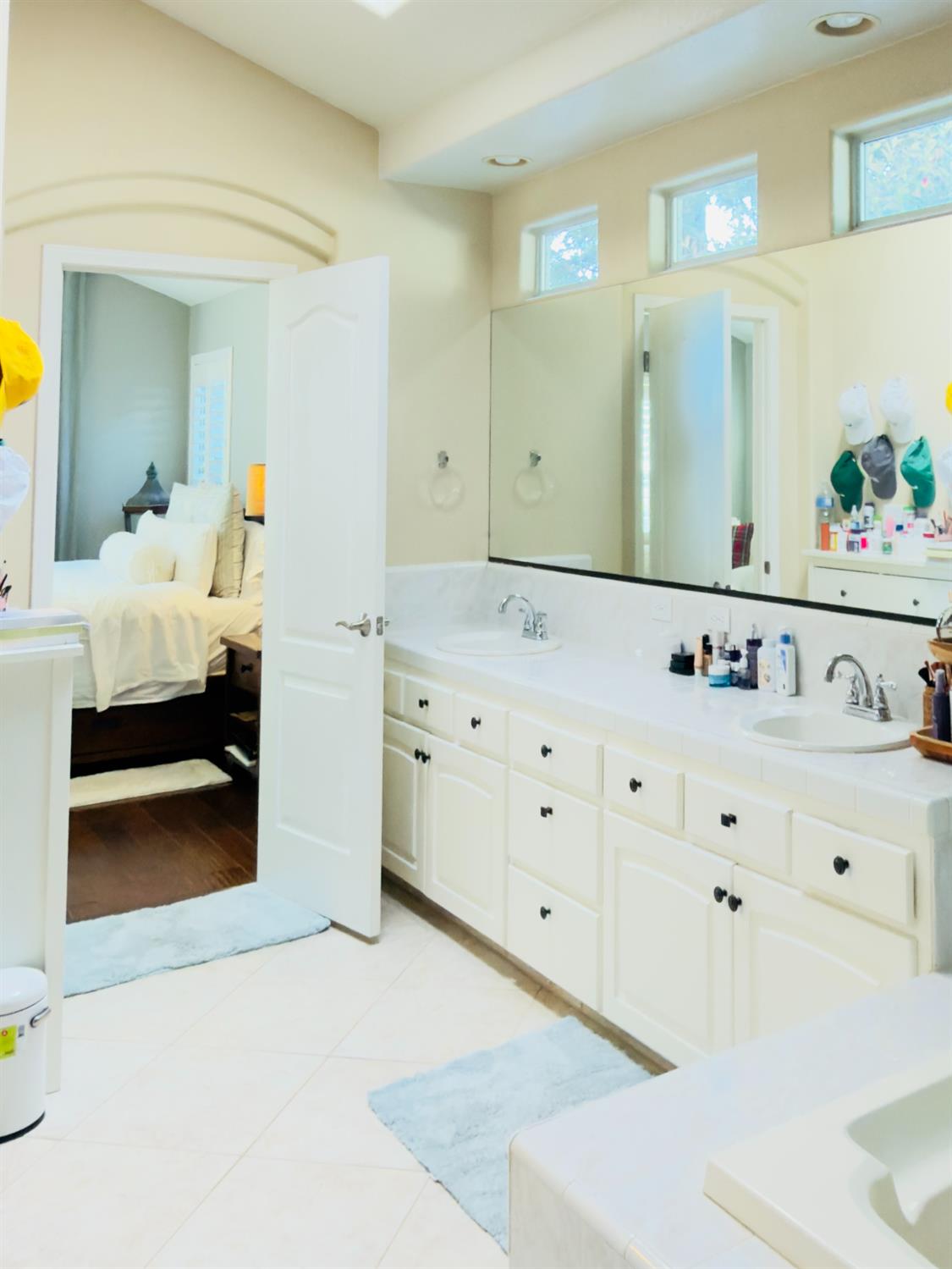 1555 E Emerald Ave, Fresno, CA 93720