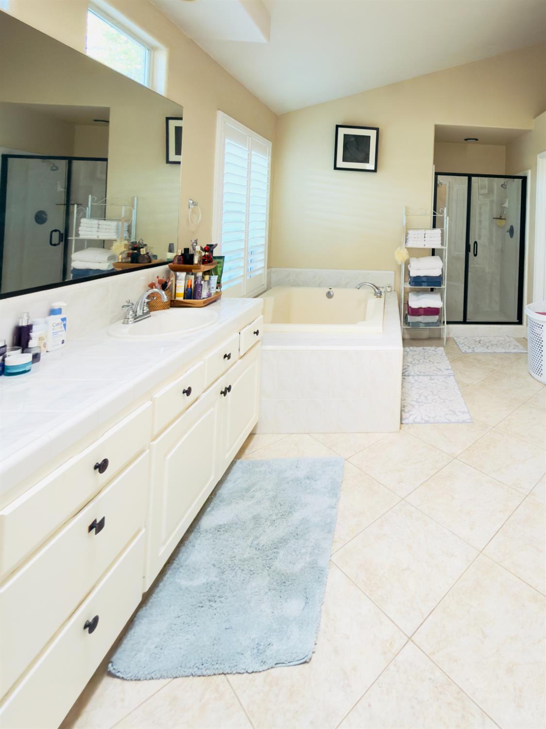 1555 E Emerald Ave, Fresno, CA 93720