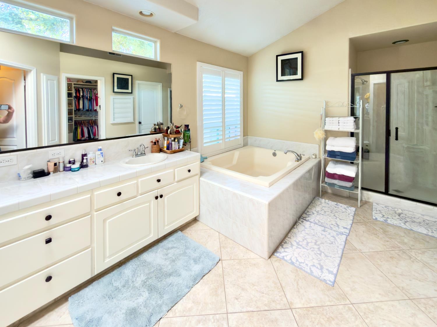 1555 E Emerald Ave, Fresno, CA 93720