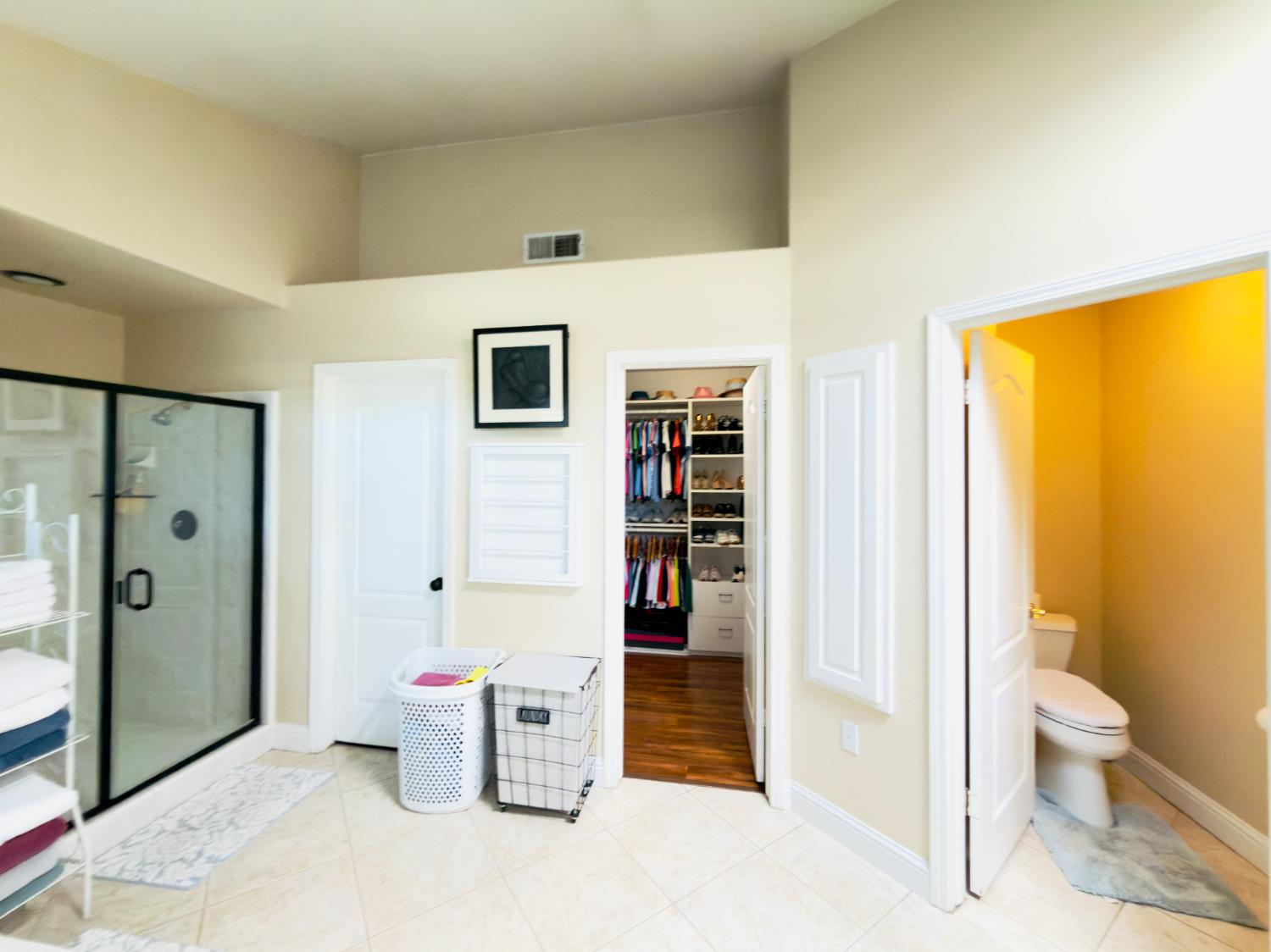 1555 E Emerald Ave, Fresno, CA 93720