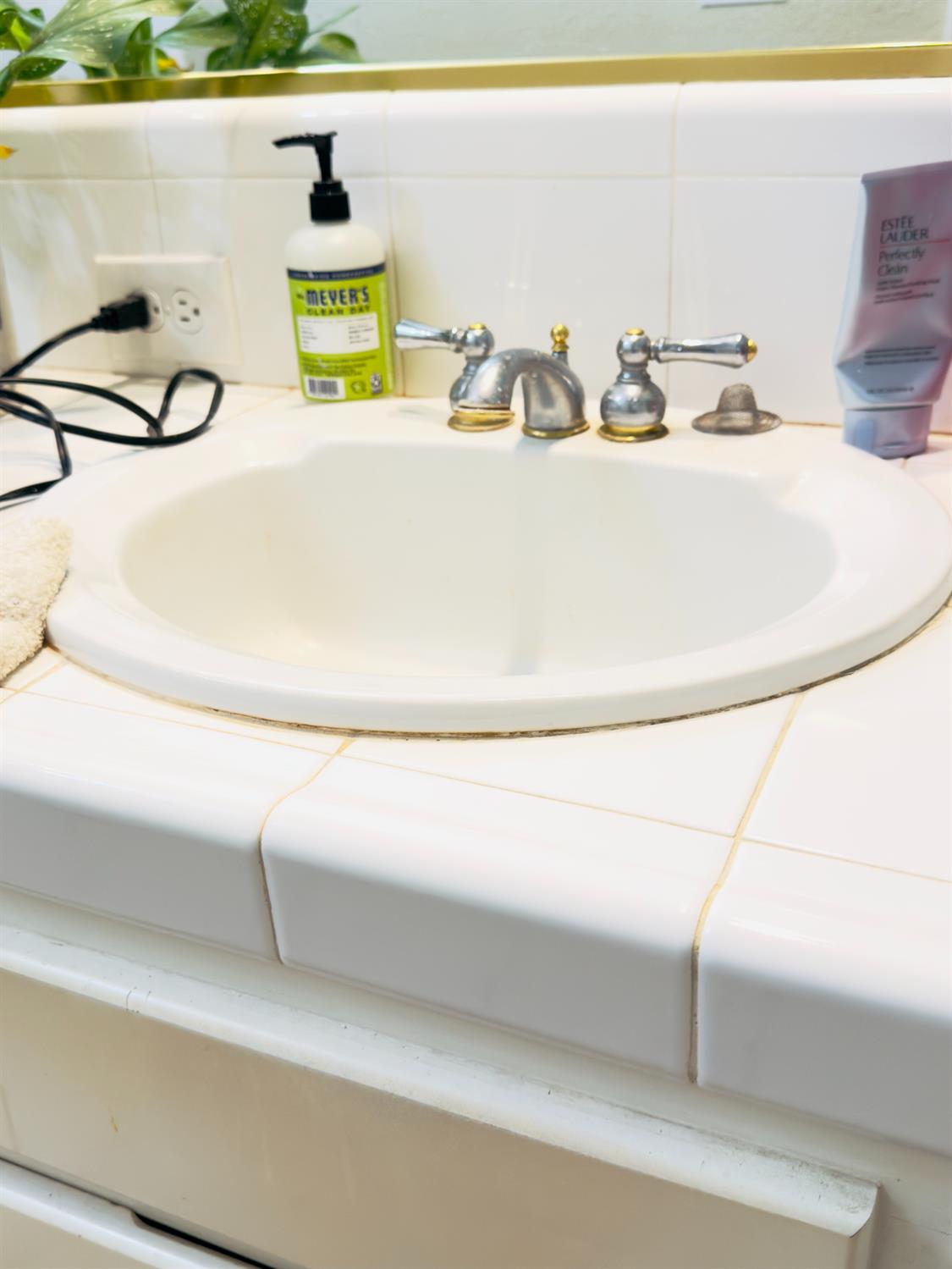 1555 E Emerald Ave, Fresno, CA 93720