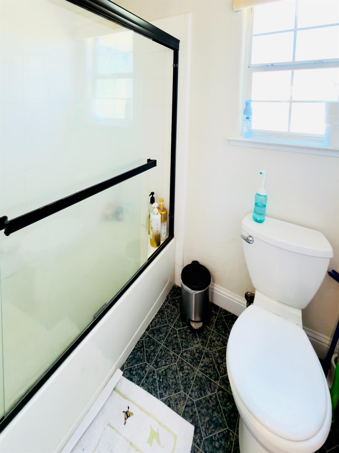 1555 E Emerald Ave, Fresno, CA 93720