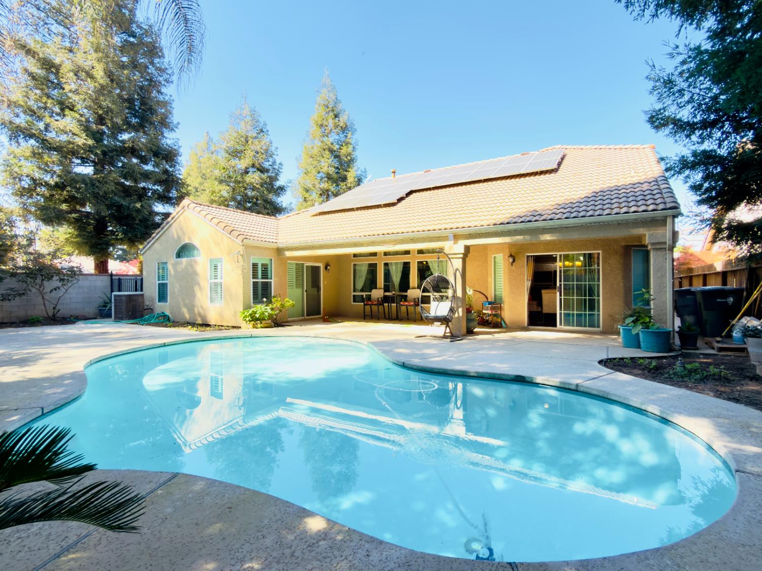 1555 E Emerald Ave, Fresno, CA 93720