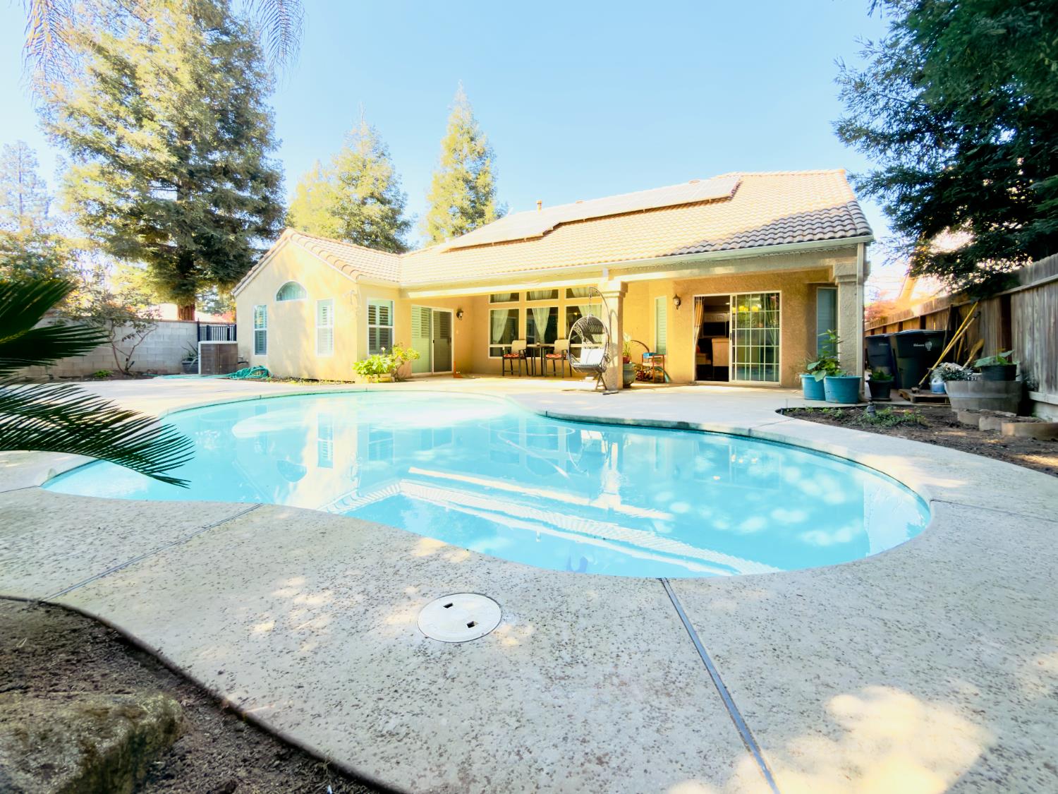 1555 E Emerald Ave, Fresno, CA 93720