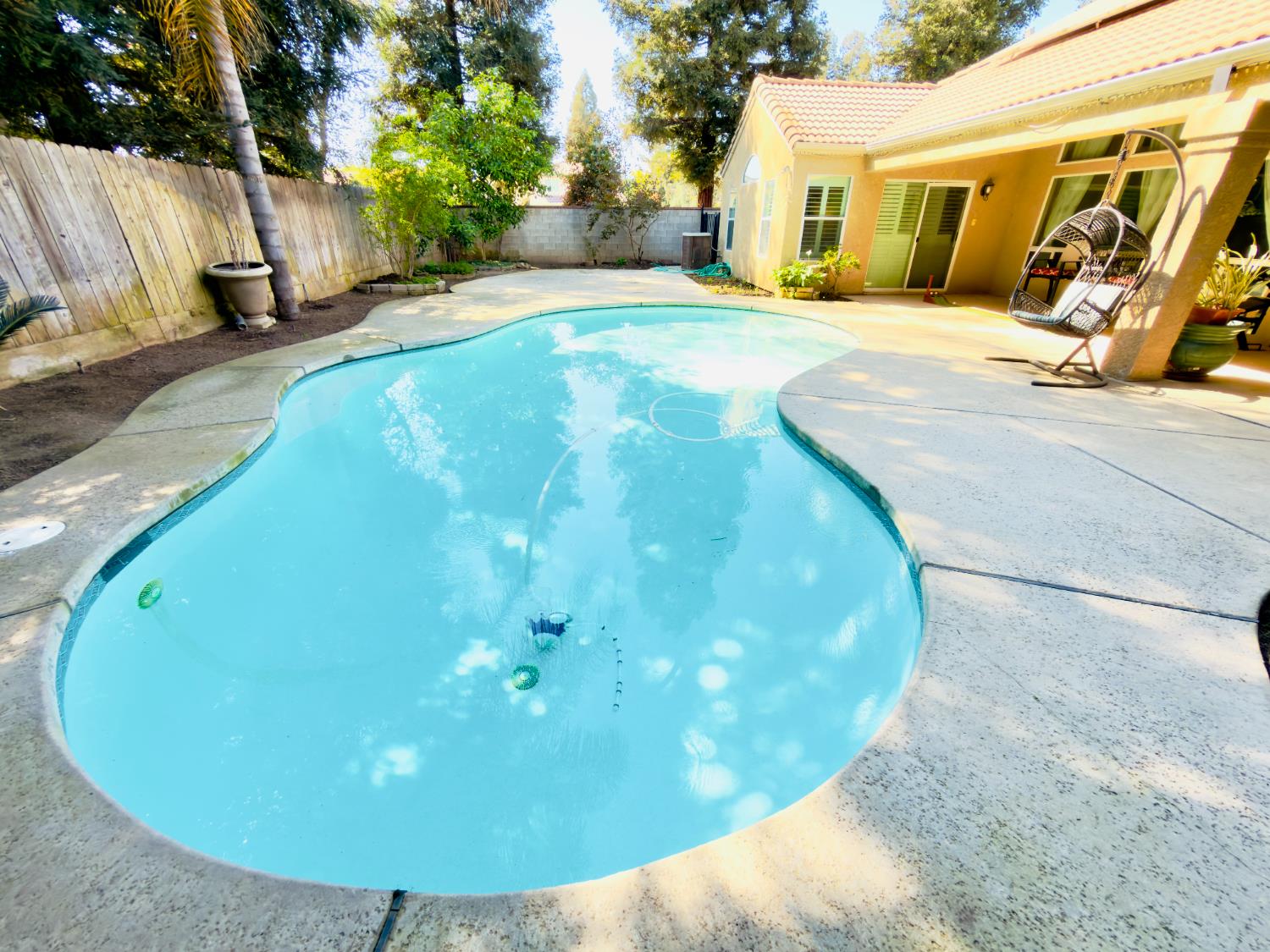 1555 E Emerald Ave, Fresno, CA 93720