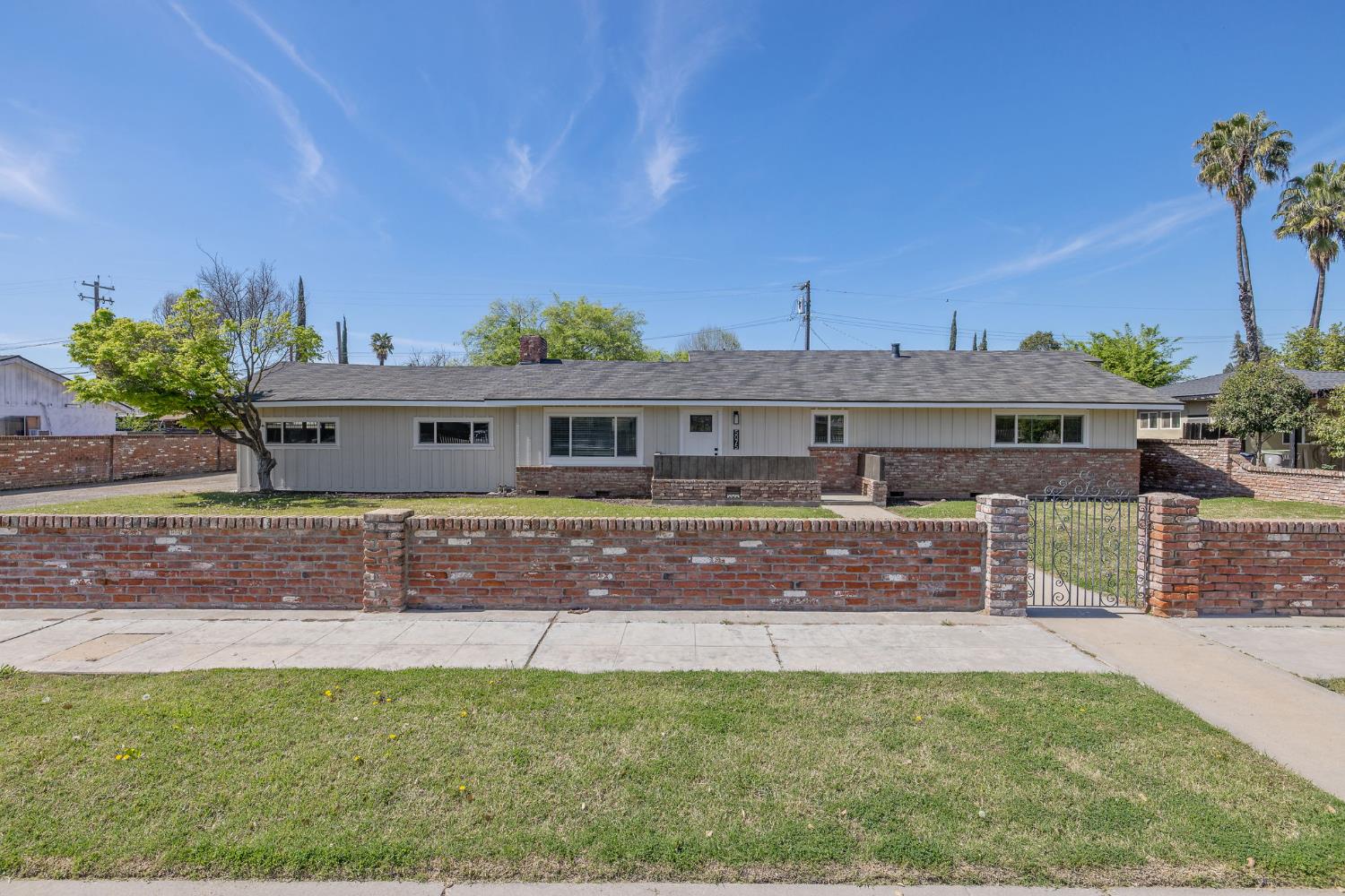 5075 N College Ave, Fresno, CA 93704