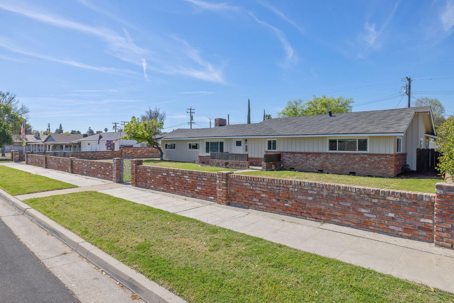 5075 N College Ave, Fresno, CA 93704