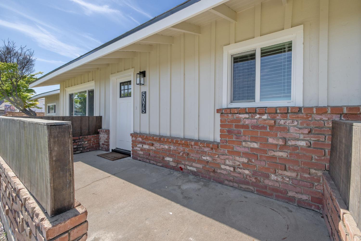 5075 N College Ave, Fresno, CA 93704