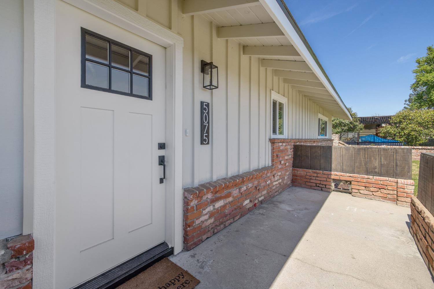 5075 N College Ave, Fresno, CA 93704