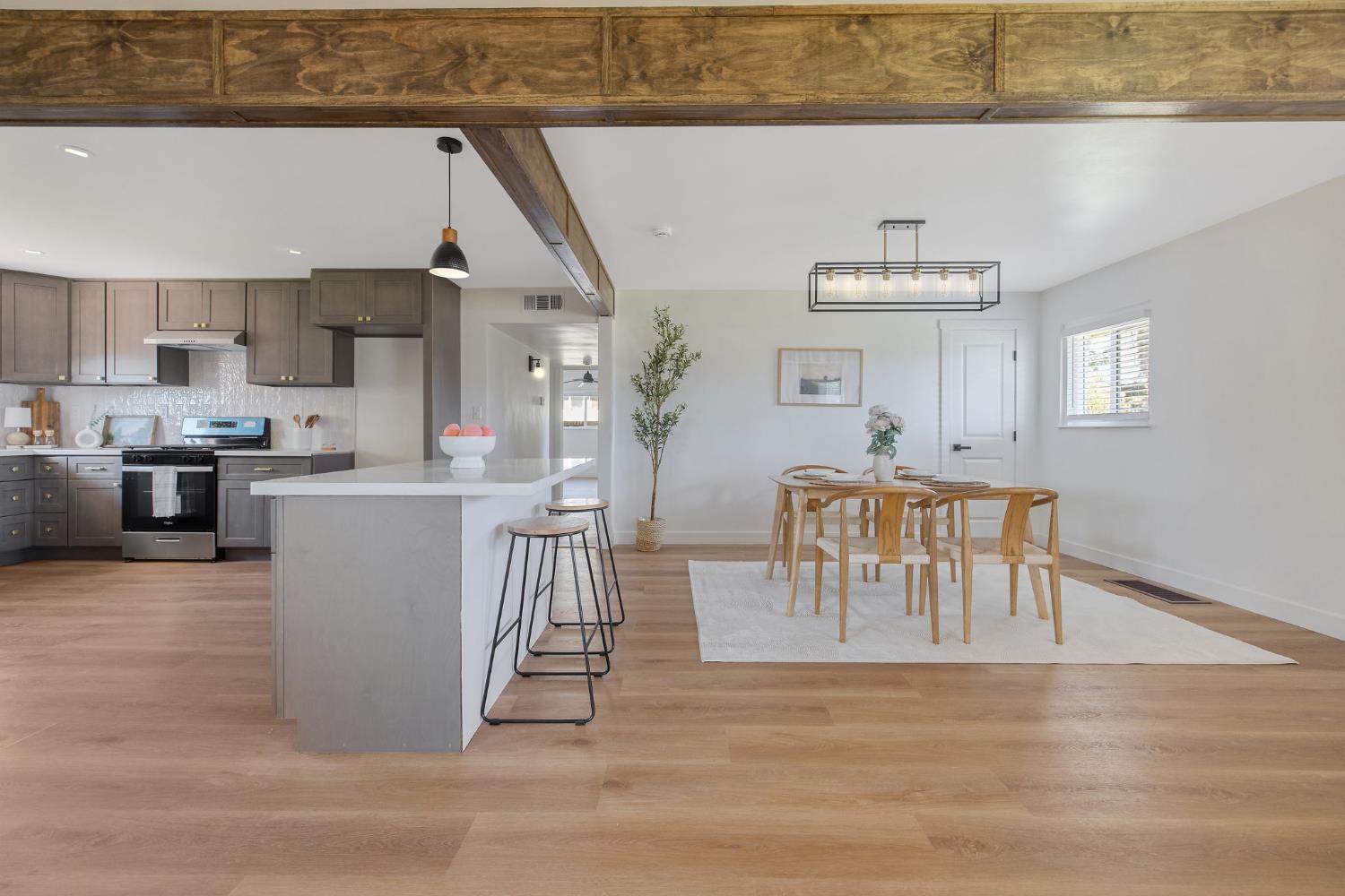 5075 N College Ave, Fresno, CA 93704