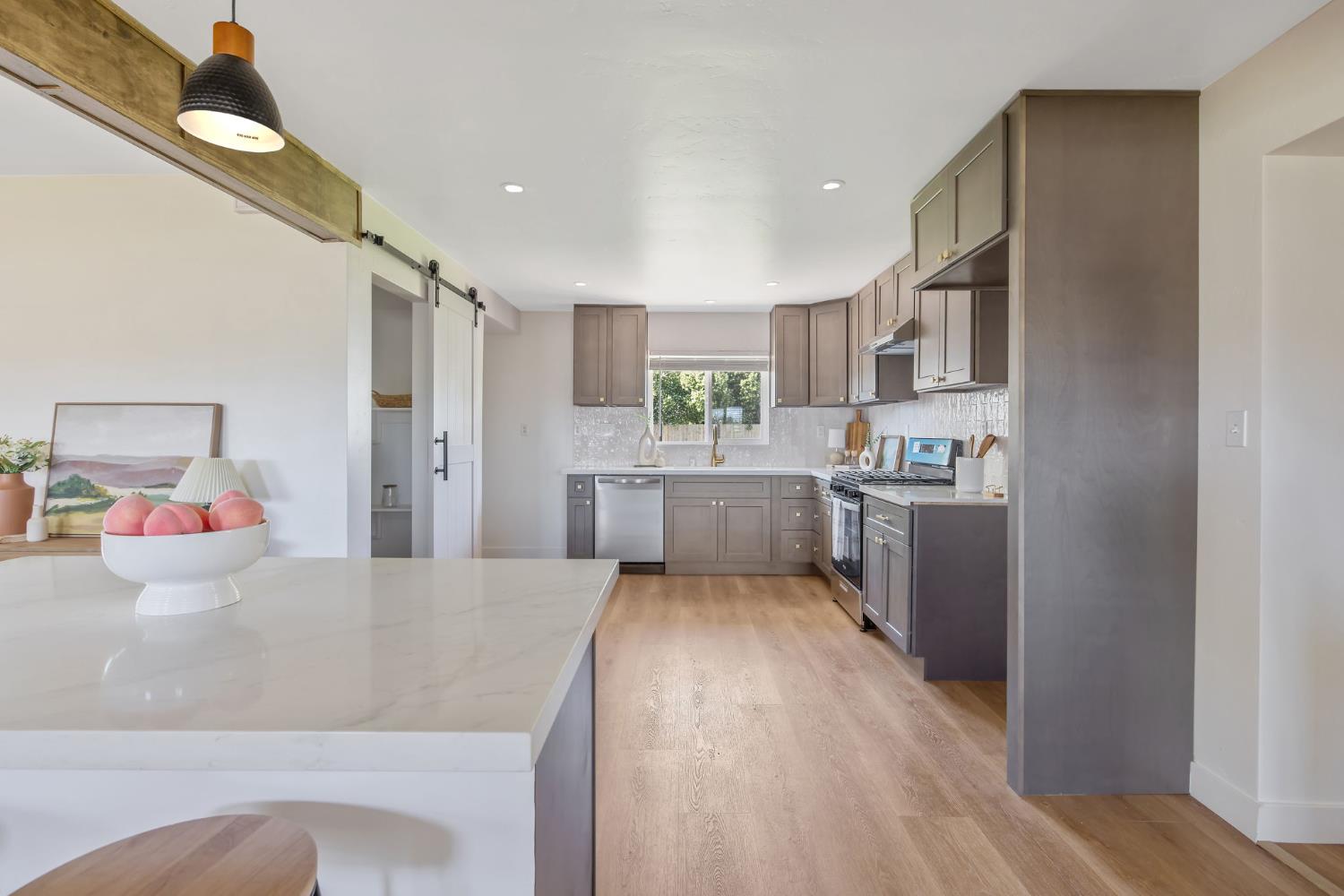 5075 N College Ave, Fresno, CA 93704