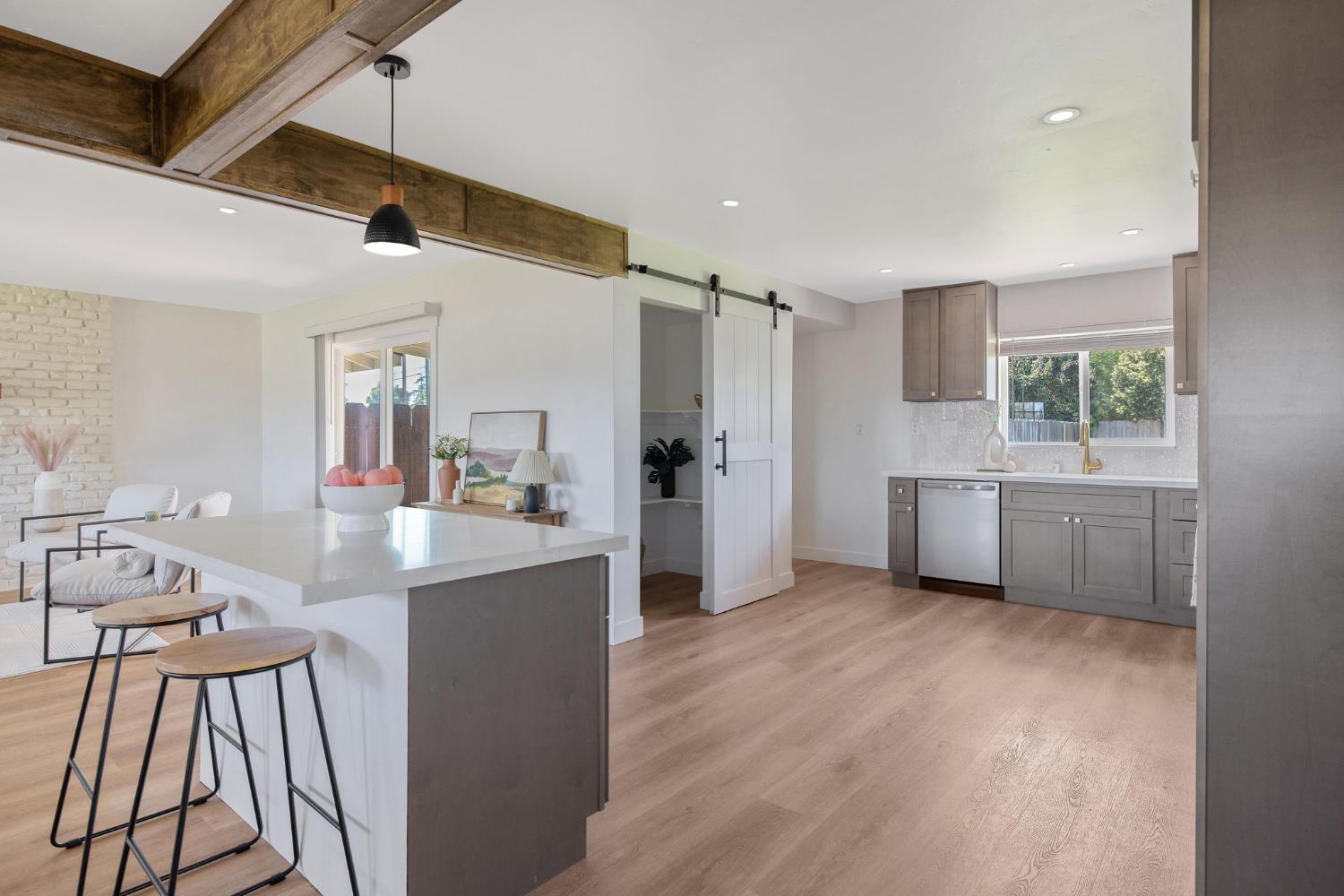 5075 N College Ave, Fresno, CA 93704