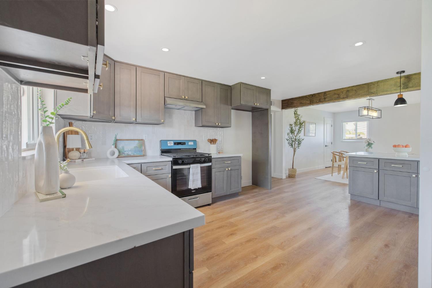 5075 N College Ave, Fresno, CA 93704