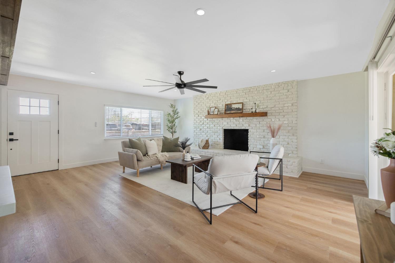 5075 N College Ave, Fresno, CA 93704