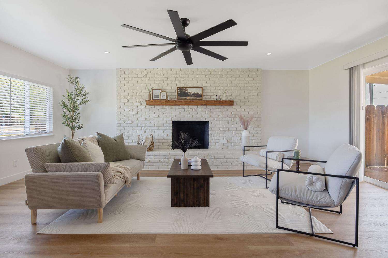 5075 N College Ave, Fresno, CA 93704