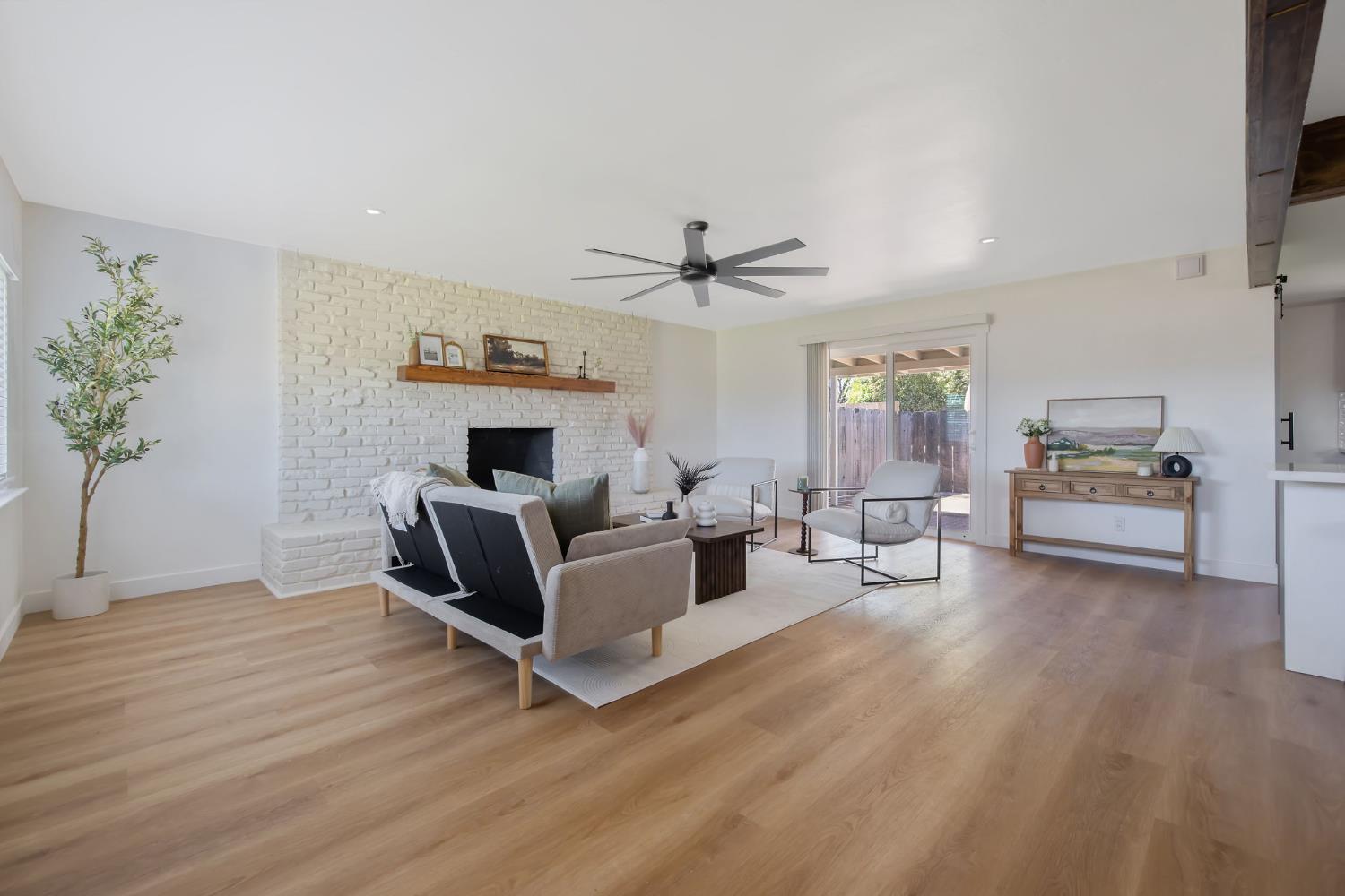 5075 N College Ave, Fresno, CA 93704