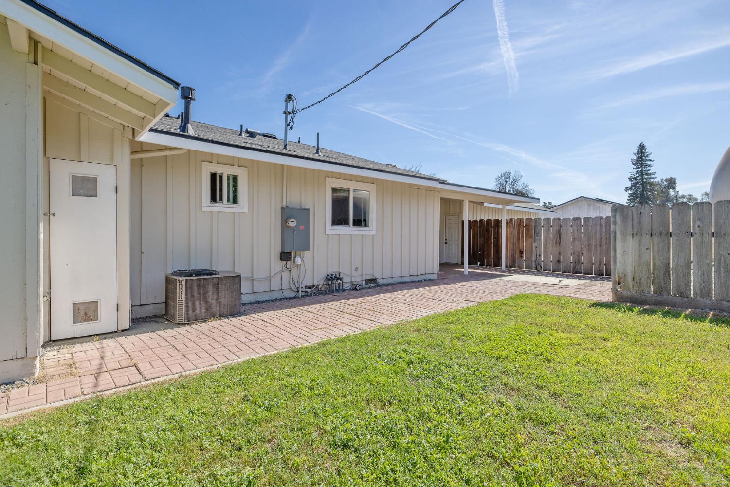 5075 N College Ave, Fresno, CA 93704