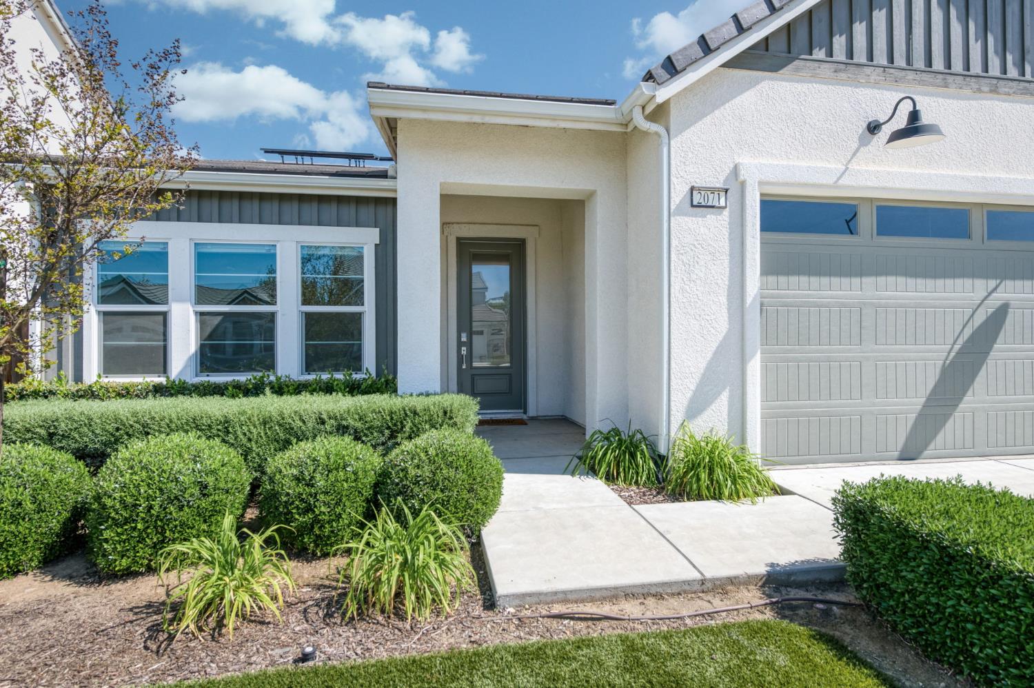 2071 N Hughes Ave, Clovis, CA 93619