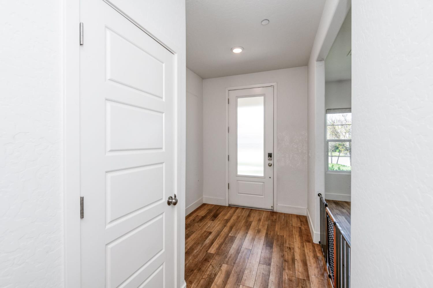 2071 N Hughes Ave, Clovis, CA 93619