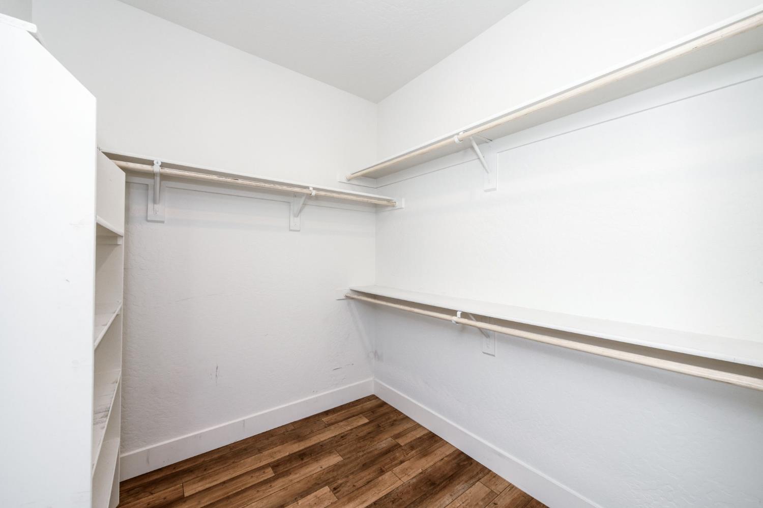 2071 N Hughes Ave, Clovis, CA 93619