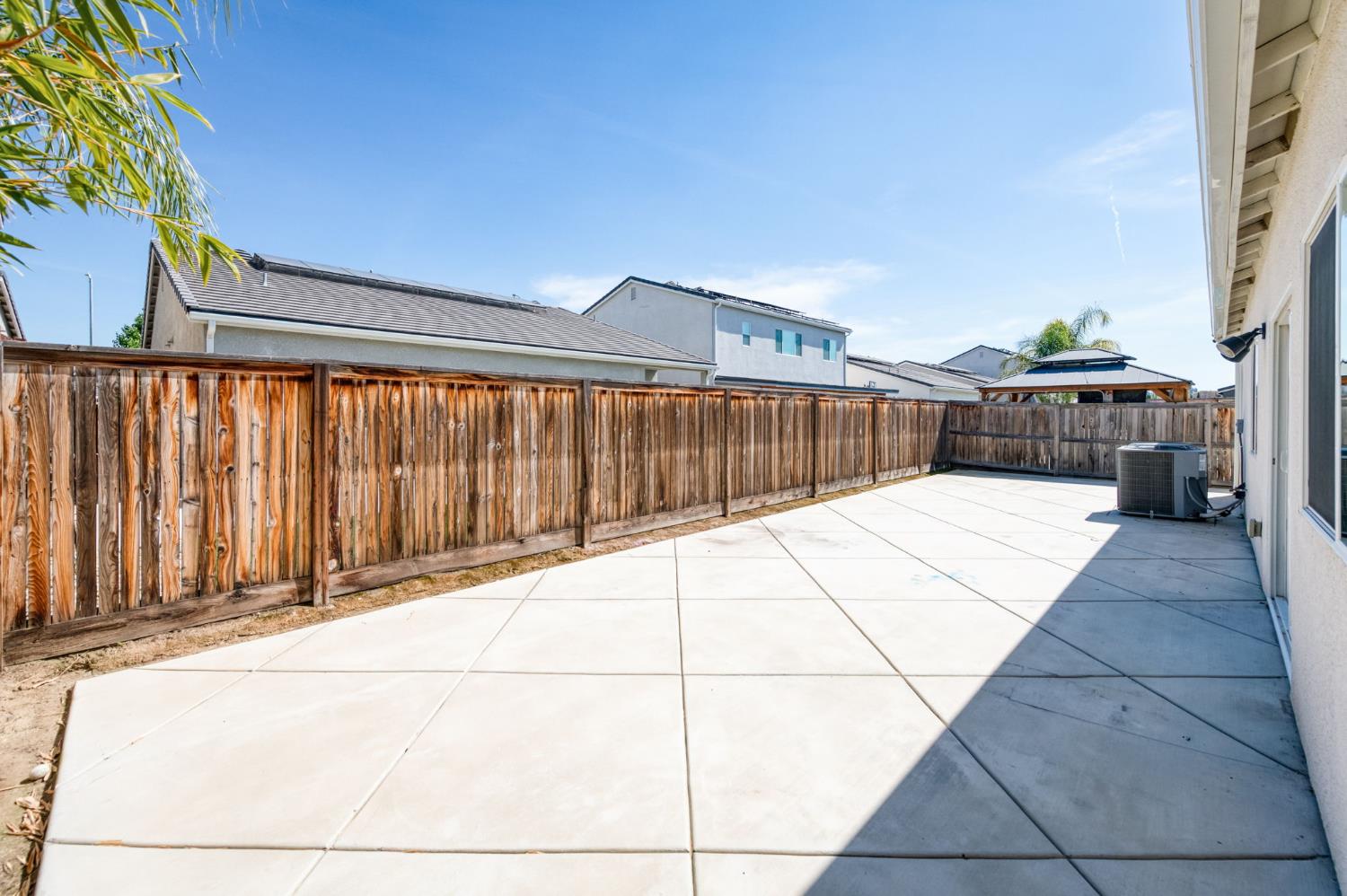 2071 N Hughes Ave, Clovis, CA 93619