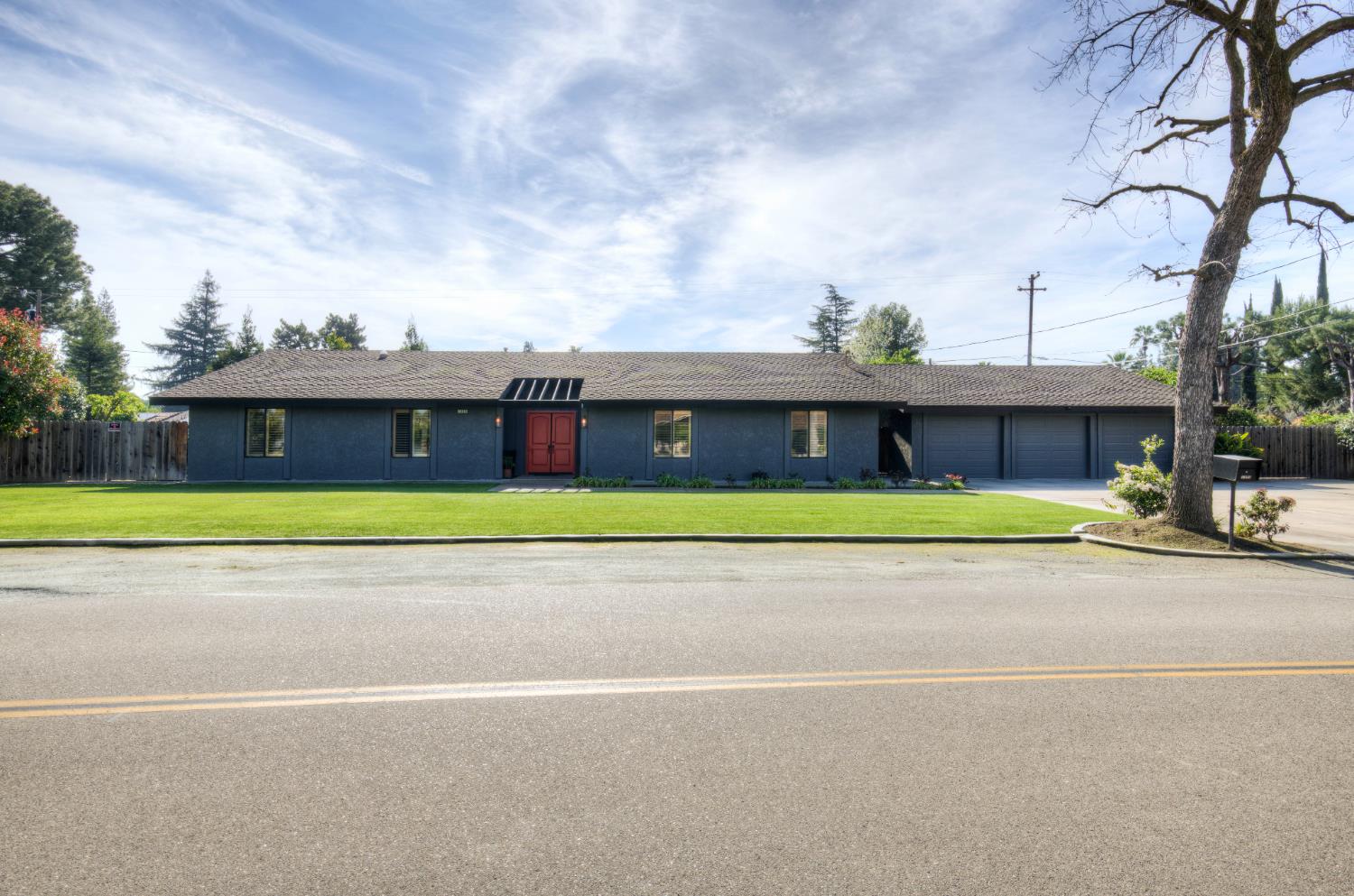 1359 W Moraga Rd, Fresno, CA 93711
