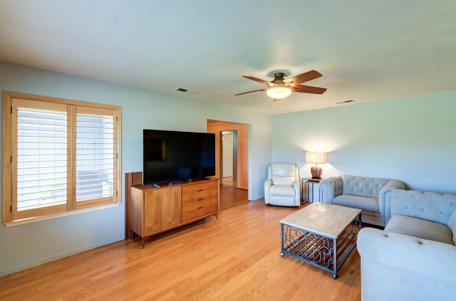 1359 W Moraga Rd, Fresno, CA 93711