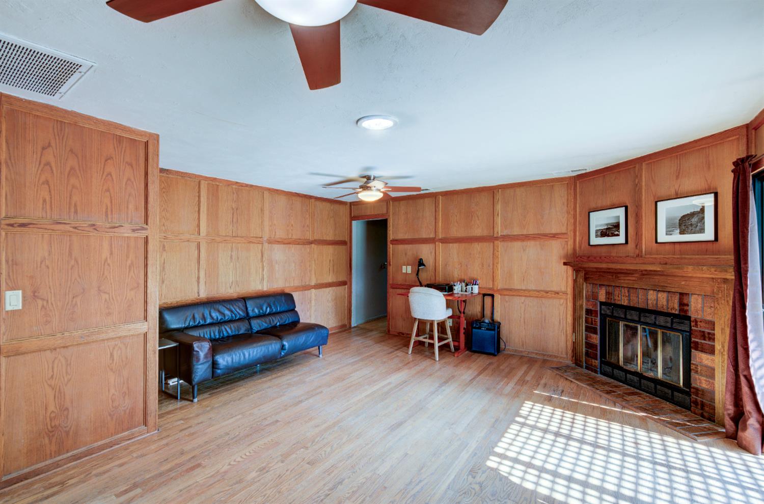 1359 W Moraga Rd, Fresno, CA 93711