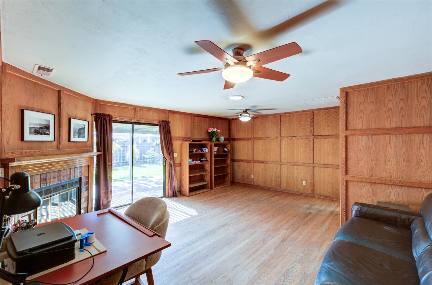 1359 W Moraga Rd, Fresno, CA 93711