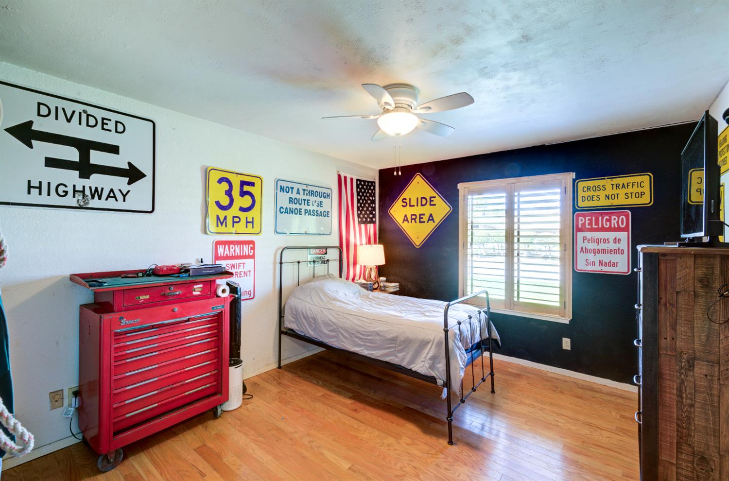 1359 W Moraga Rd, Fresno, CA 93711