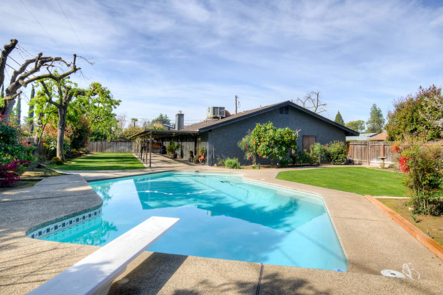 1359 W Moraga Rd, Fresno, CA 93711