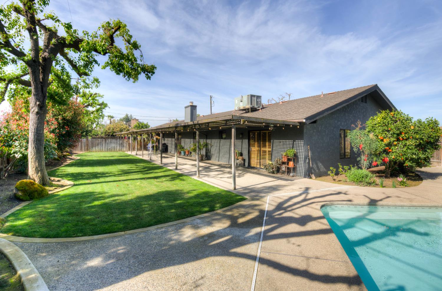 1359 W Moraga Rd, Fresno, CA 93711