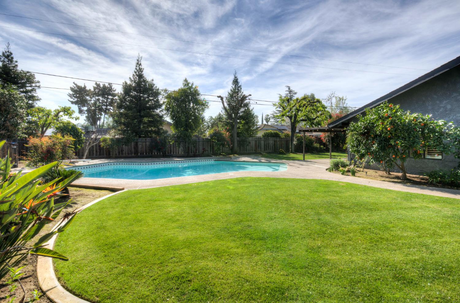 1359 W Moraga Rd, Fresno, CA 93711