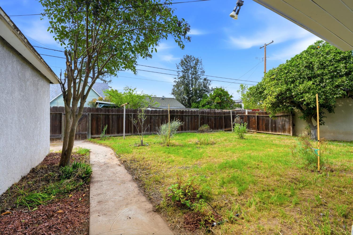 1647 N Harrison Ave, Fresno, CA 93704