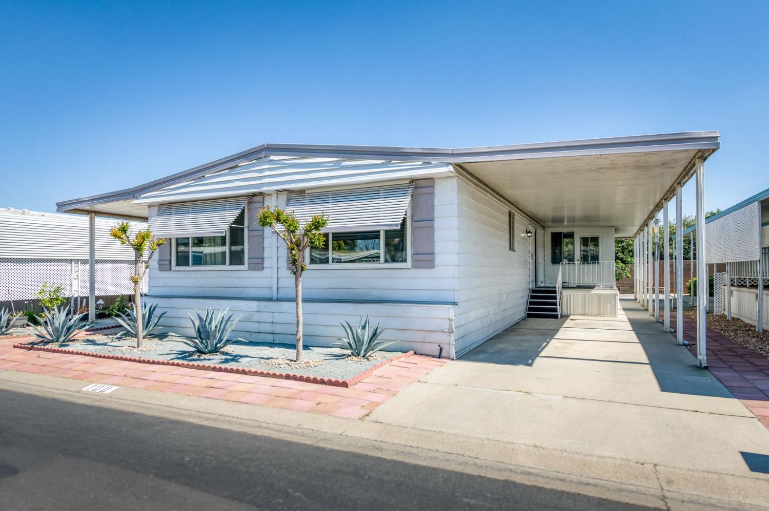 1001 Sylmar Ave #100, Clovis, CA 93612