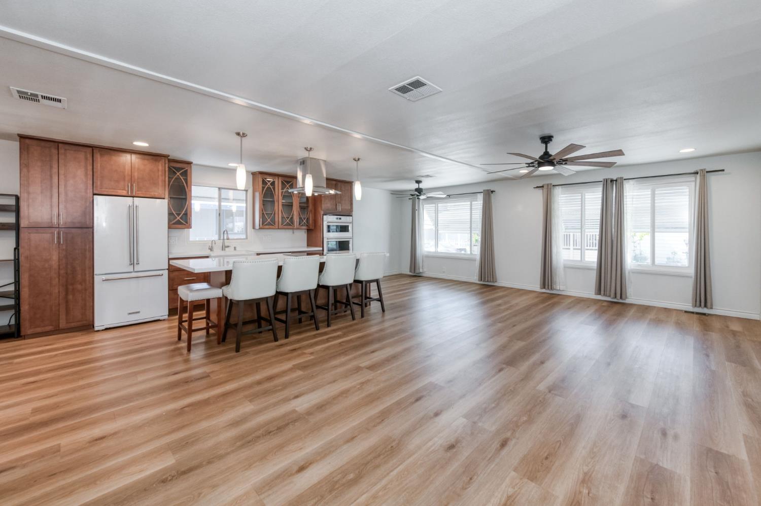 1001 Sylmar Ave #100, Clovis, CA 93612