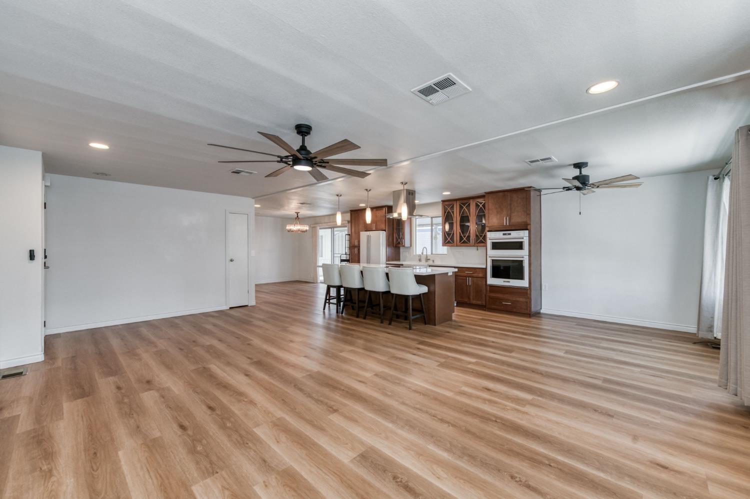 1001 Sylmar Ave #100, Clovis, CA 93612